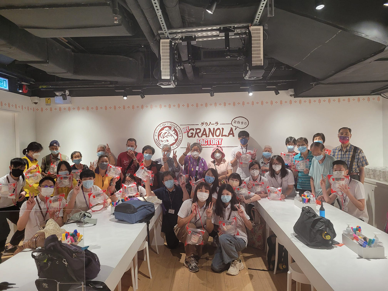 康栢義工與老友記同遊合味道杯麵體驗活動