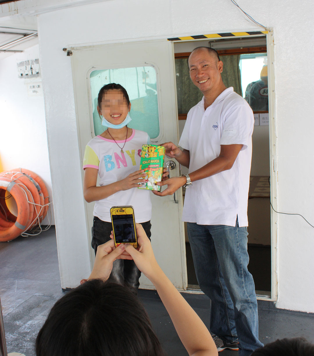 陪同播道兒童之家的兒童和青少年遊玩