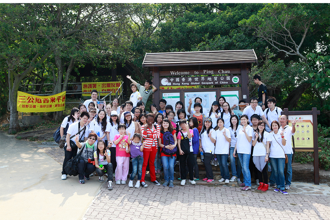 陪同播道兒童之家的兒童和青少年遊玩